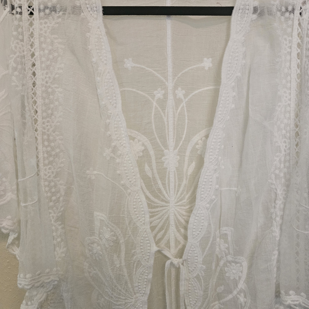 Kindred Boh9  White Lace Kimono Jacket Wonderful lLace and Embroidery Details - Picture 5 of 9
